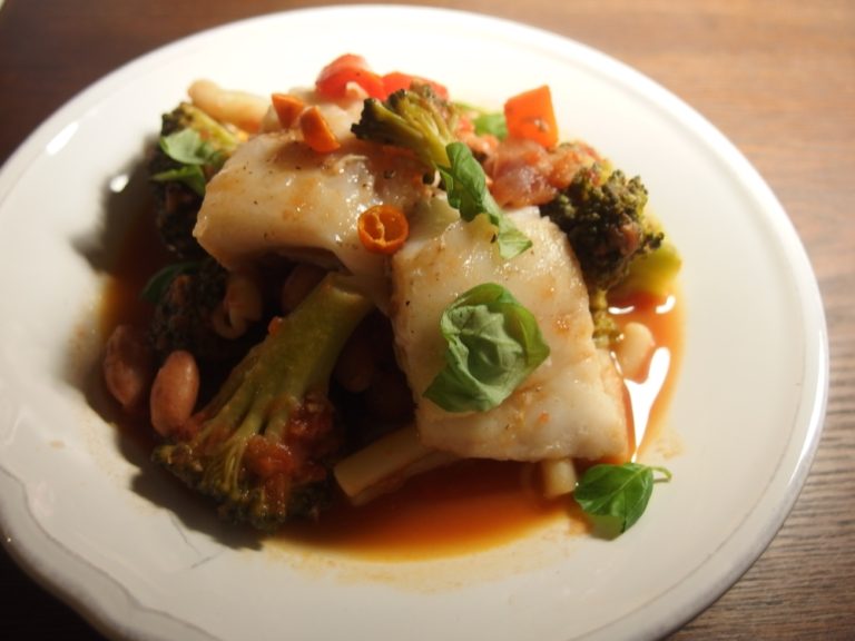 Bunter Bohneneintopf mit Pasta &amp; Kabeljau – smámunir